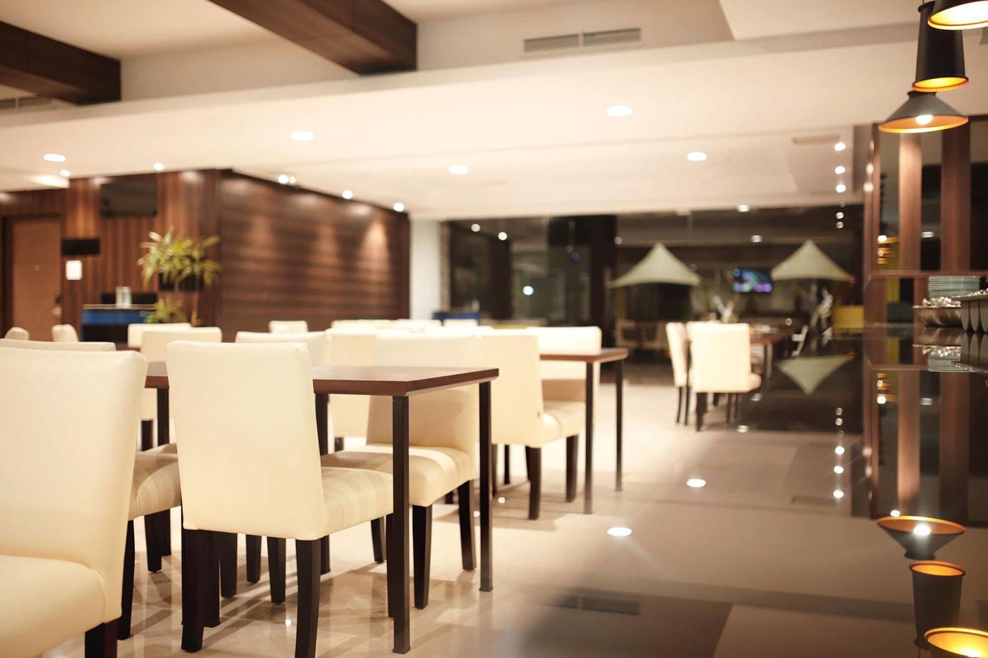 Bonnet Hotel Surabaya Ngoại thất bức ảnh