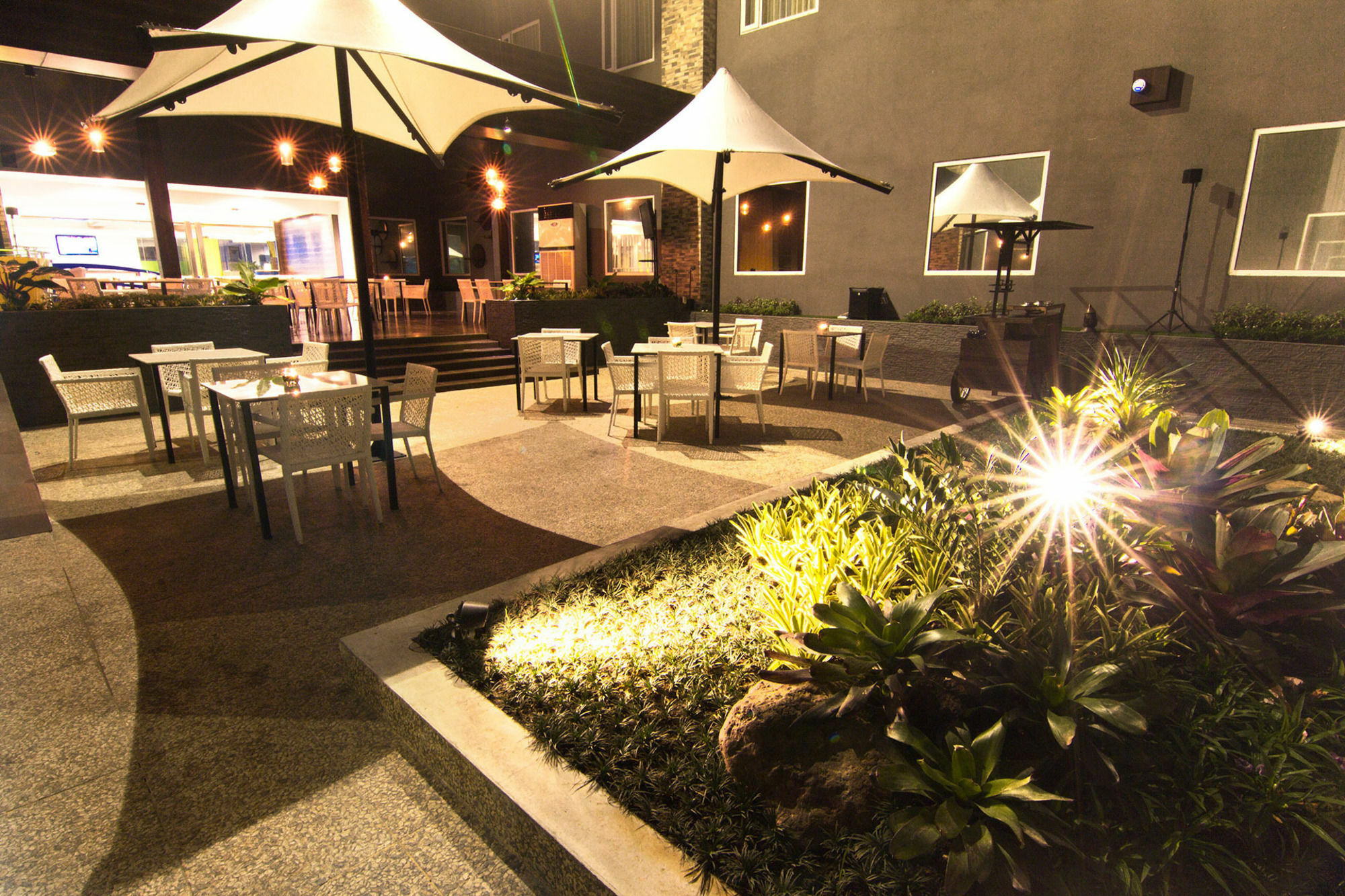 Bonnet Hotel Surabaya Ngoại thất bức ảnh